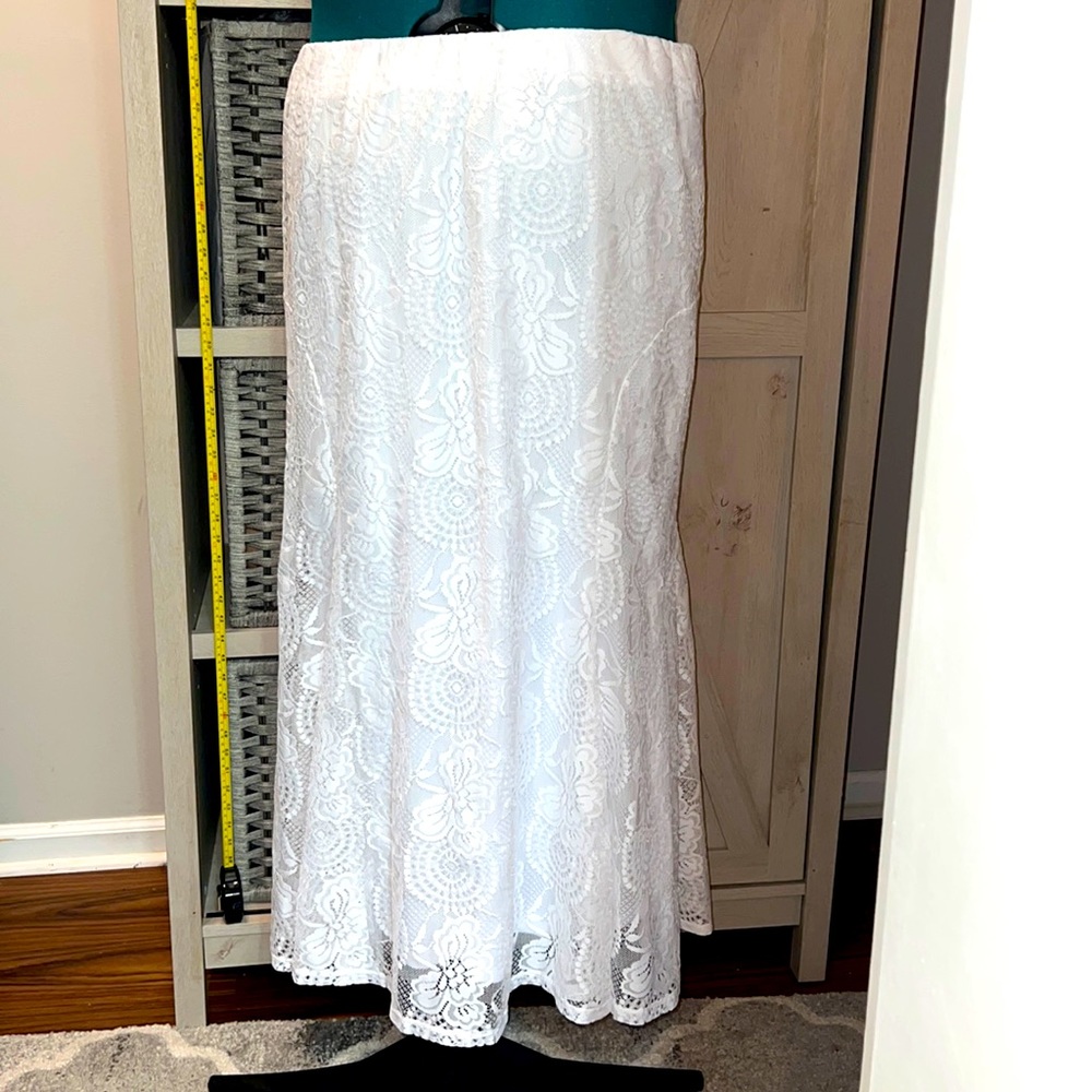 118. NWT Elastic Waist Lace Maxi Skirt, 22/24